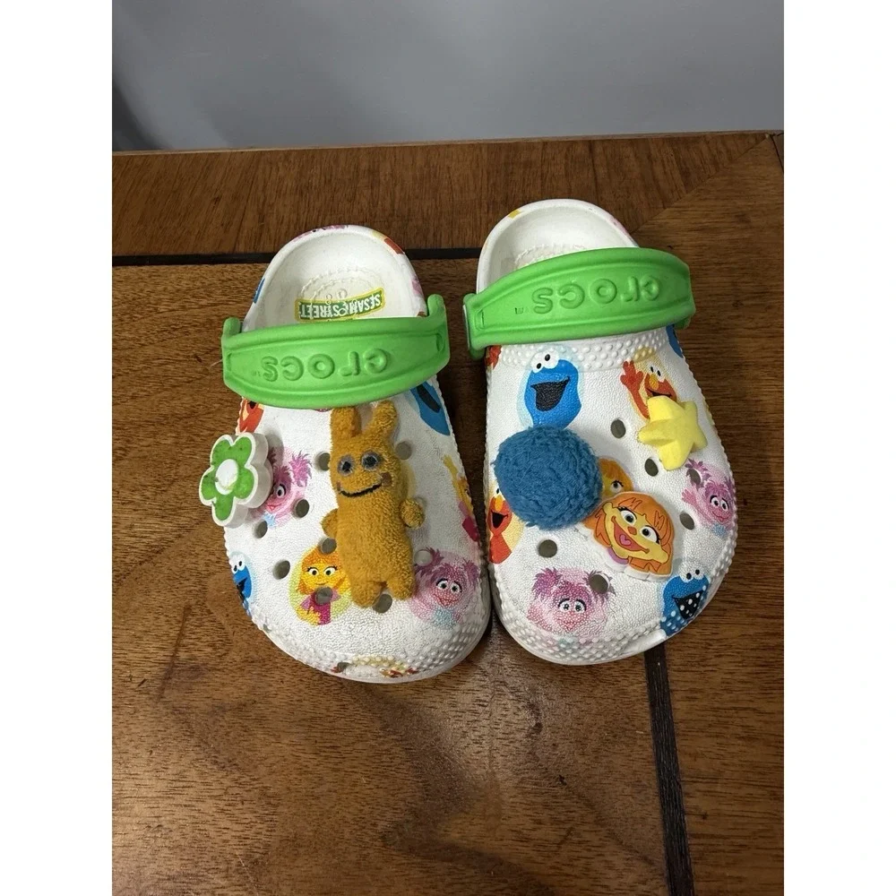 Crocs Sesame Street Be Seen Clogs Kids Size 7 Julia Elmo Zoe Cookie Monster